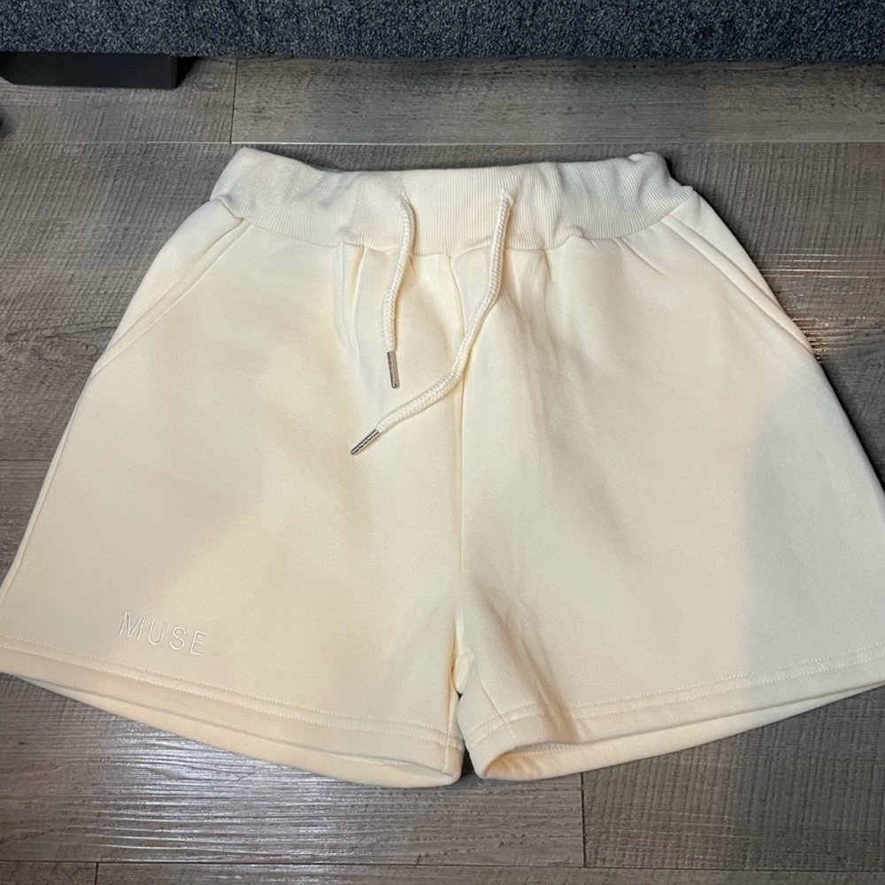 Muse Cream Colored Sweat Shorts Size Small